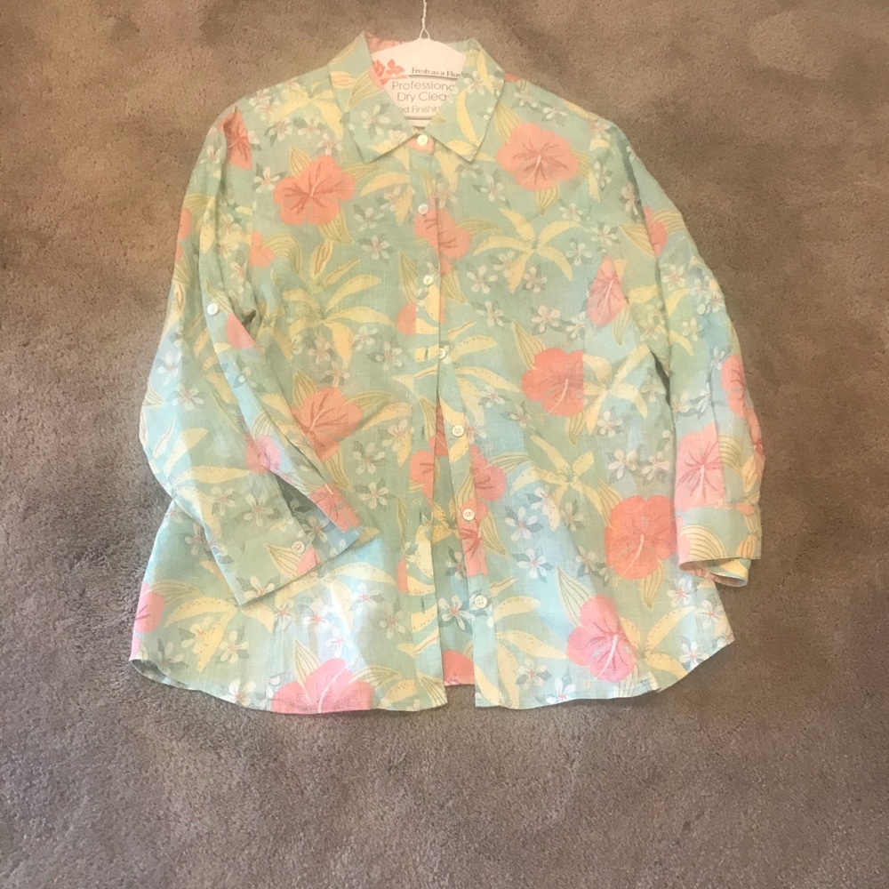 Tommy Bahama ladies button down shirt